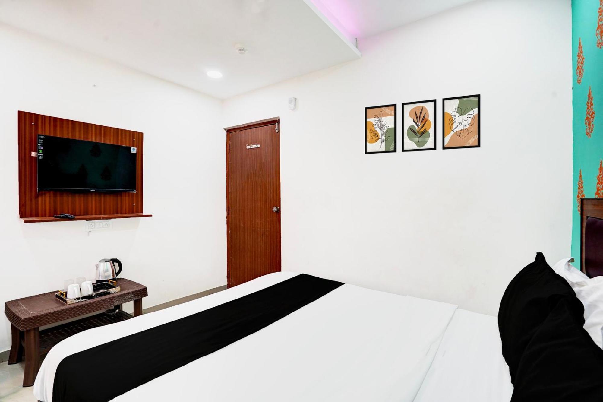 Super Hotel O Geeta Mandir Formerly Hotel Green Park Ахмедабад Екстер'єр фото